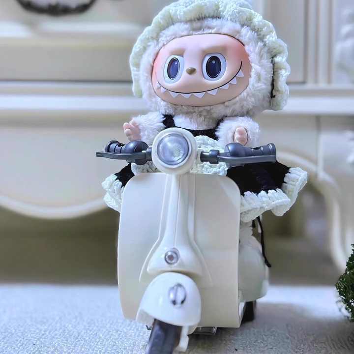 Mini moto eléctrica para muñeco Labubu