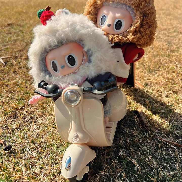 Mini moto eléctrica para muñeco Labubu